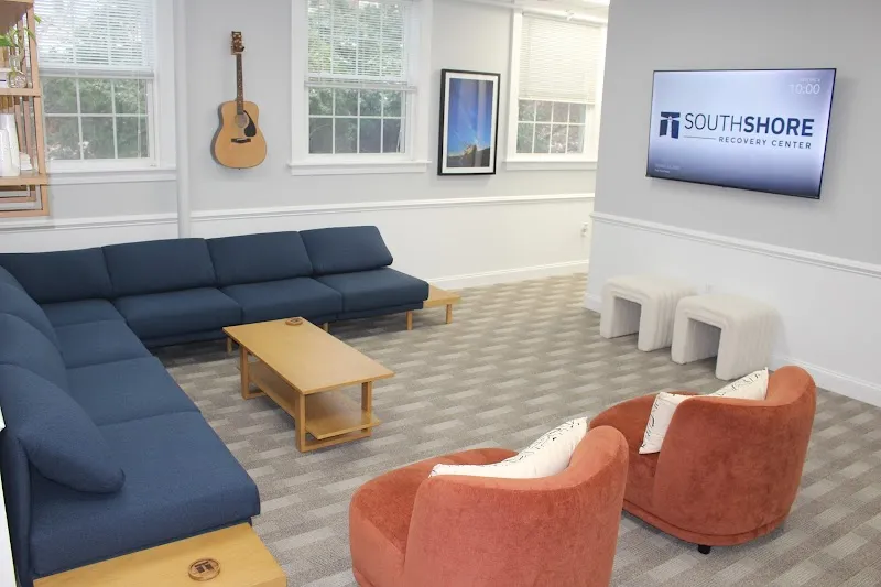 Cozy shared living room at South Shore Recovery Center, a detox center in Boston.